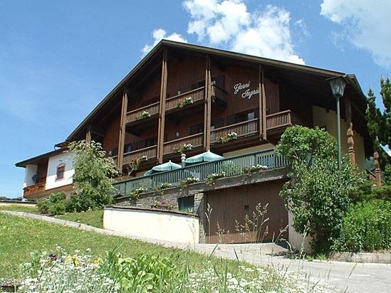 Garni Ingrid Bed & Breakfast Dobbiaco Exterior photo