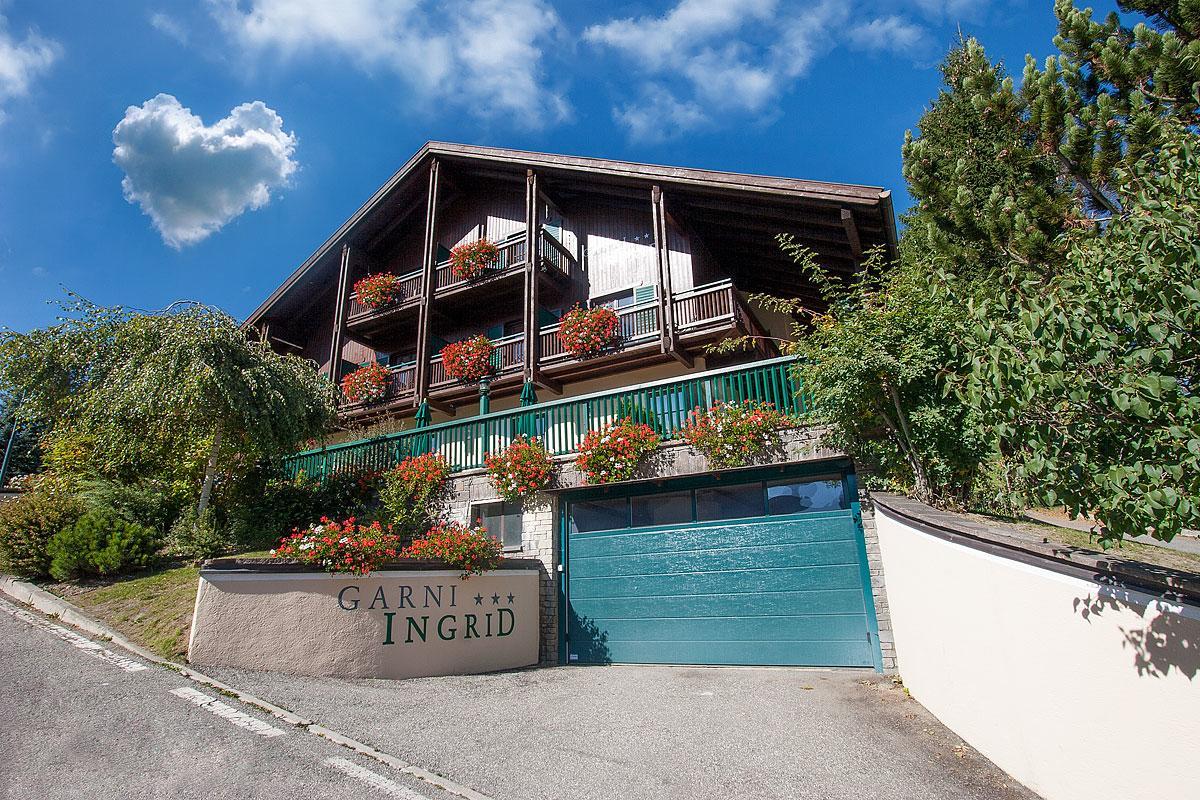 Garni Ingrid Bed & Breakfast Dobbiaco Exterior photo